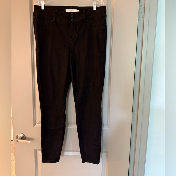 Black High-Waist Jeggings - Picture 1 of 6